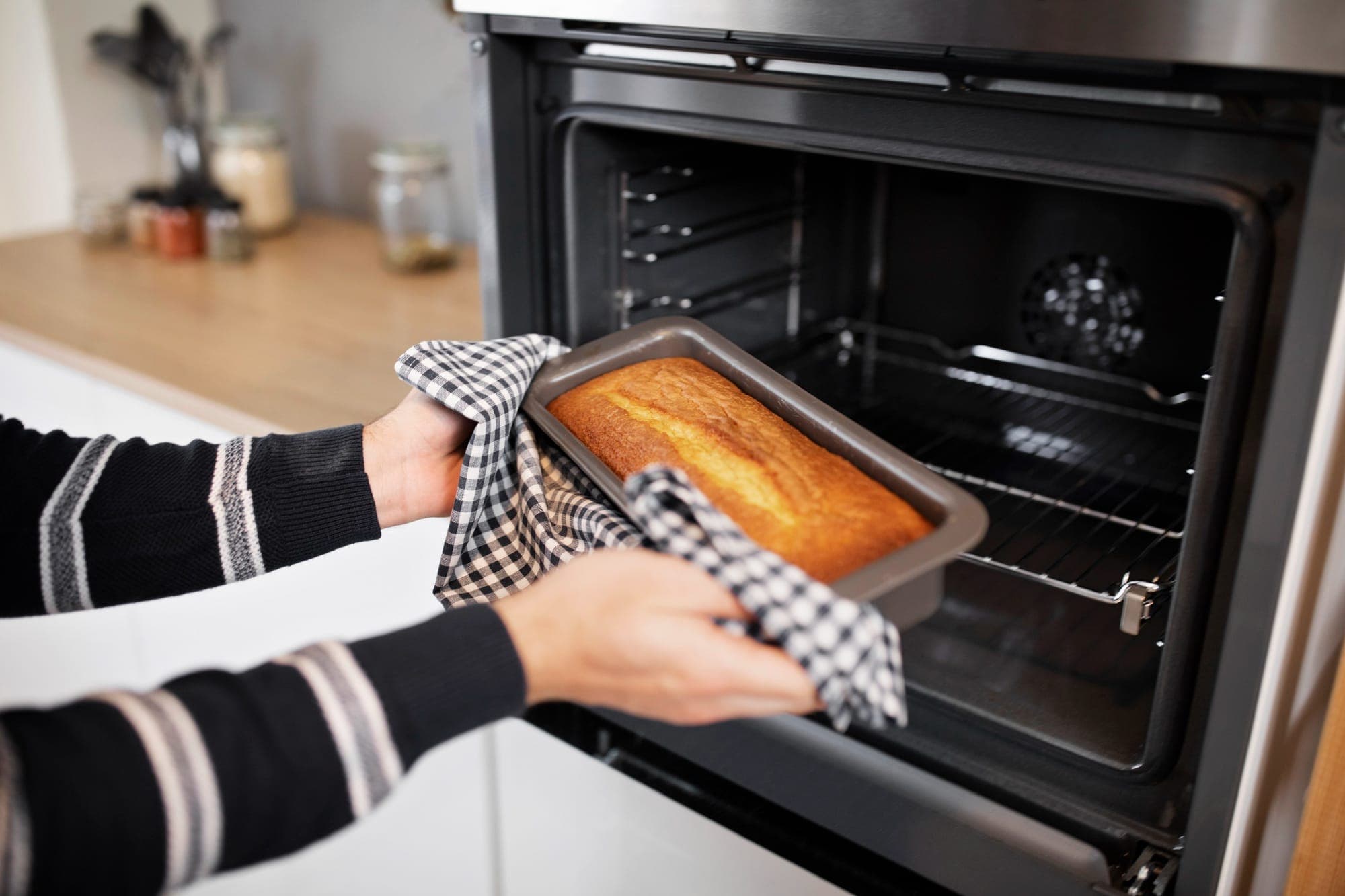 5 Tips Baking Tanpa Oven: Tetap Bisa Bikin Kue di Rumah!