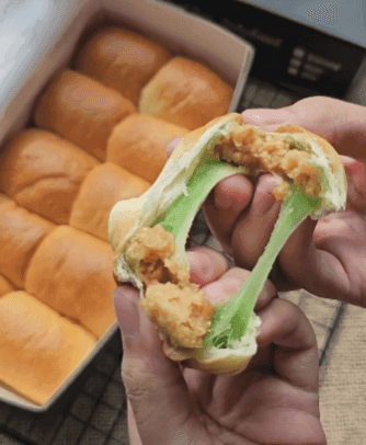 Roti Mochi: Si Lembut Kenyal yang Bikin Nagih, Ini Alasan Kenapa Harus Coba!